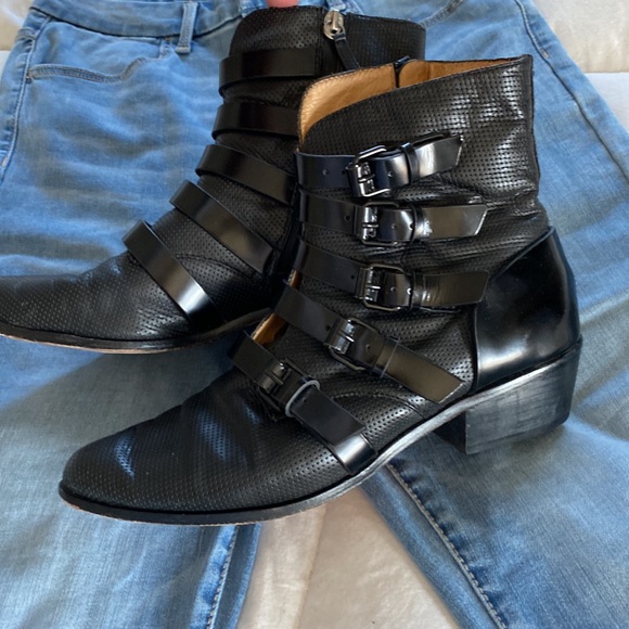 L.A.M.B. By Gwen Stefani black leather buckle boots with side zip Sz 9 - Picture 3 of 12